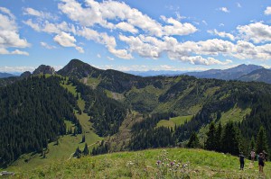 Blick vom Setzberg auf den Risserkogel, mit 1826m der höchste Berg am Tegernsee.