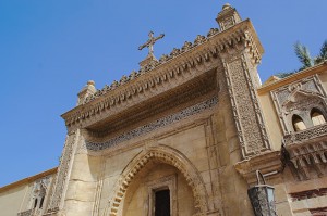 Portal zum Innenhof der Hängenden Kirche in Kairo