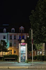 Weimar, Bahnhofsvorplatz/Schopenhauerstraße West, TelH 90 im Juli 2014 und auch 2017 noch vorhanden.