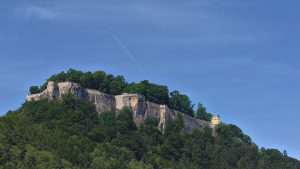 Anblick der Festung Königstein aus dem gleichnamigen Ort.