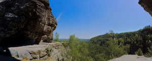 Panorama-Ausblick vor der Idagrotte (links im Bild)