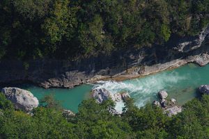 Die Verdon fotografiert aus einigen hundert Metern Höhe.