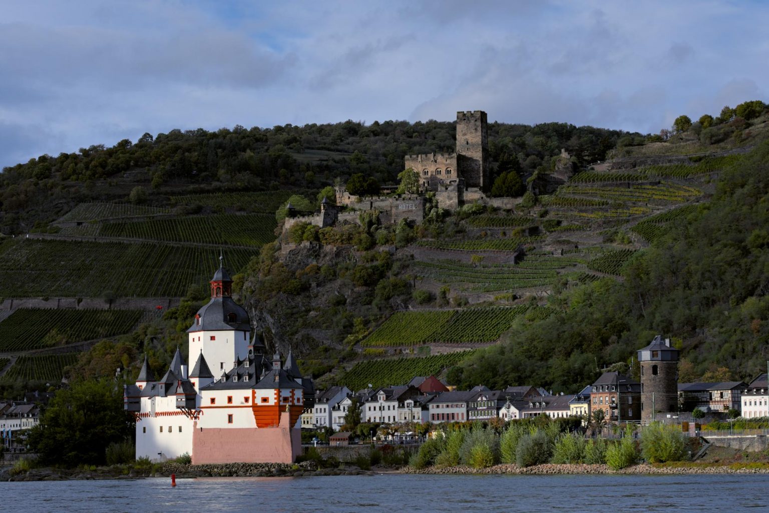Wo der Rhein am romantischsten ist neonfoto