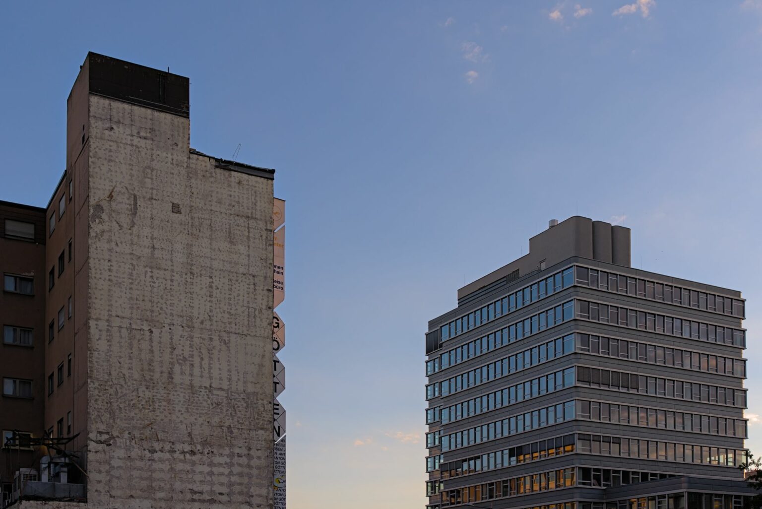 Saarbrücken Stadt mit Verkehrsfluss neonfoto